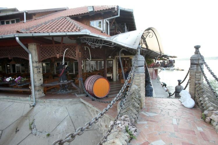 Hotel Dunav Sremski Karlovci Exterior photo